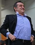 9                   
                  becali risca sa excluda steaua si dinamo din becali a